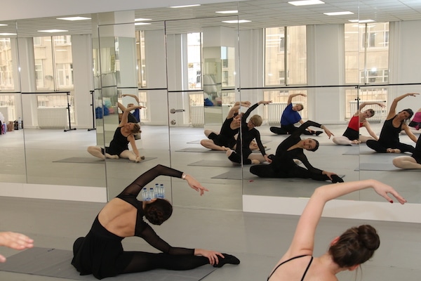 Ballet Workout stretching oefeningen op de grond om leniger te worden